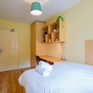 127 - Lovely 2 Bed With Parking Holiday home Galway